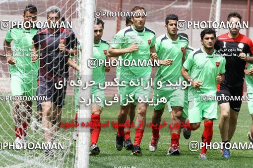 697237, جلسه تمرینی تیم فوتبال پرسپولیس، 1392/03/11، ، تهران، ورزشگاه شهید درفشی فر