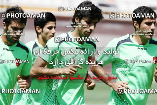 697498, جلسه تمرینی تیم فوتبال پرسپولیس، 1392/03/23، ، تهران، ورزشگاه شهید درفشی فر