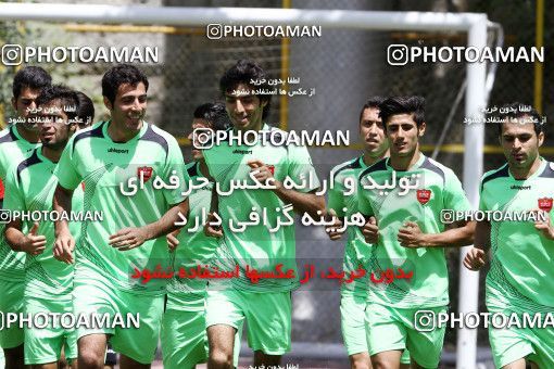 697437, جلسه تمرینی تیم فوتبال پرسپولیس، 1392/03/23، ، تهران، ورزشگاه شهید درفشی فر