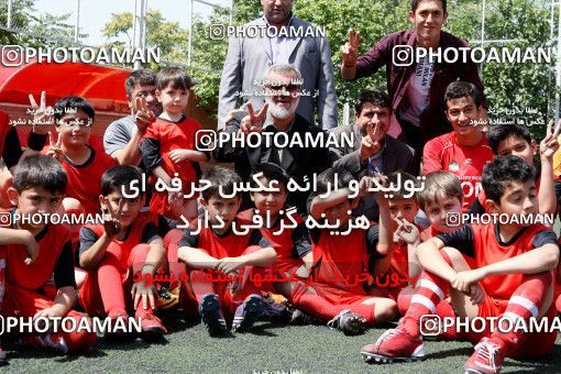 697598, جلسه تمرینی تیم فوتبال پرسپولیس، 1392/03/24، ، تهران، ورزشگاه شهید درفشی فر