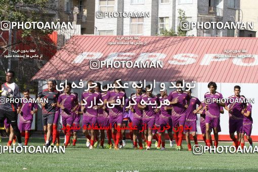 700411, جلسه تمرینی تیم فوتبال پرسپولیس، 1392/04/18، ، تهران، ورزشگاه شهید درفشی فر