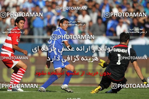 710732, Tehran, [*parameter:4*], لیگ برتر فوتبال ایران، Persian Gulf Cup، Week 11، First Leg، Esteghlal 1 v 0 Persepolis on 2010/10/15 at Azadi Stadium