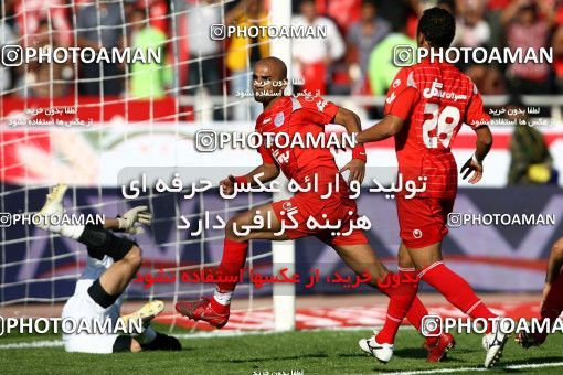 720704, Tehran, Iran, لیگ برتر فوتبال ایران، Persian Gulf Cup، Week 9، First Leg، Persepolis 1 v 1 Esteghlal on 2009/10/02 at Azadi Stadium