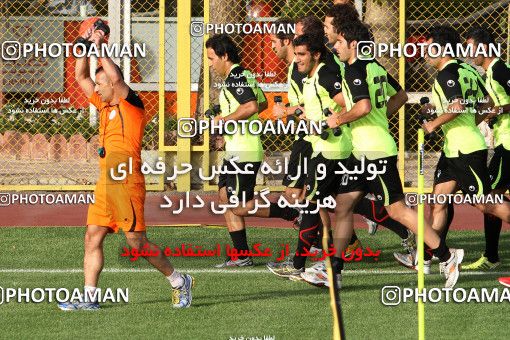 724064, جلسه تمرینی تیم فوتبال پرسپولیس, 1391/04/03, , تهران, ورزشگاه شهید درفشی فر