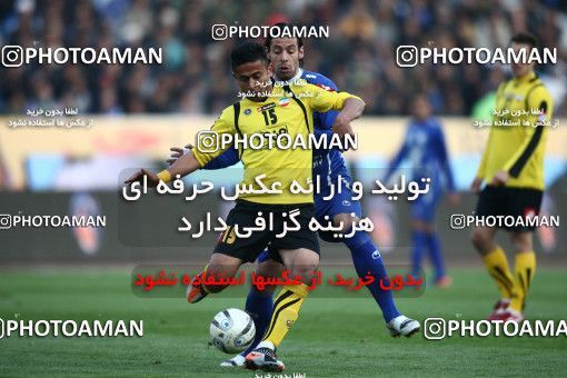742080, Tehran, [*parameter:4*], لیگ برتر فوتبال ایران، Persian Gulf Cup، Week 18، Second Leg، Esteghlal 1 v 1 Sepahan on 2012/01/06 at Azadi Stadium