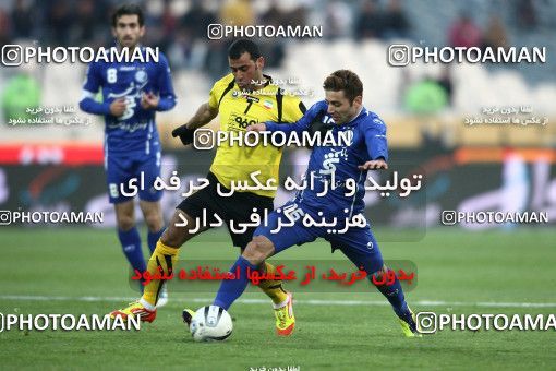 742101, Tehran, [*parameter:4*], لیگ برتر فوتبال ایران، Persian Gulf Cup، Week 18، Second Leg، Esteghlal 1 v 1 Sepahan on 2012/01/06 at Azadi Stadium