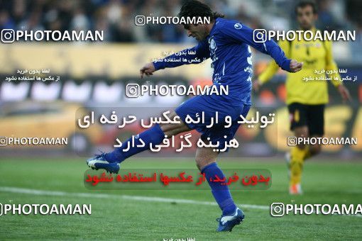 742036, Tehran, [*parameter:4*], لیگ برتر فوتبال ایران، Persian Gulf Cup، Week 18، Second Leg، Esteghlal 1 v 1 Sepahan on 2012/01/06 at Azadi Stadium