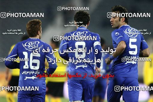 742017, Tehran, [*parameter:4*], لیگ برتر فوتبال ایران، Persian Gulf Cup، Week 18، Second Leg، Esteghlal 1 v 1 Sepahan on 2012/01/06 at Azadi Stadium