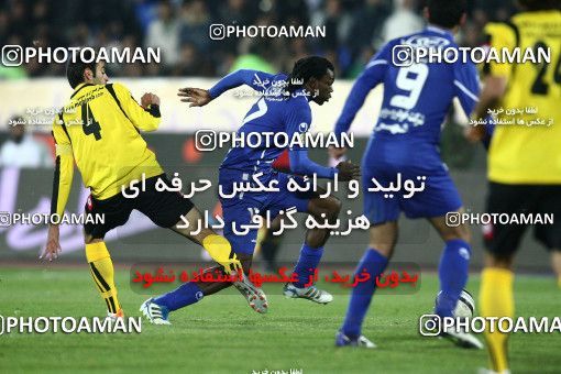 742099, Tehran, [*parameter:4*], لیگ برتر فوتبال ایران، Persian Gulf Cup، Week 18، Second Leg، Esteghlal 1 v 1 Sepahan on 2012/01/06 at Azadi Stadium