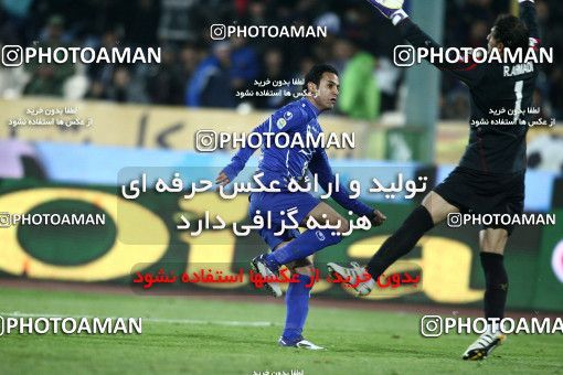 742019, Tehran, [*parameter:4*], لیگ برتر فوتبال ایران، Persian Gulf Cup، Week 18، Second Leg، Esteghlal 1 v 1 Sepahan on 2012/01/06 at Azadi Stadium