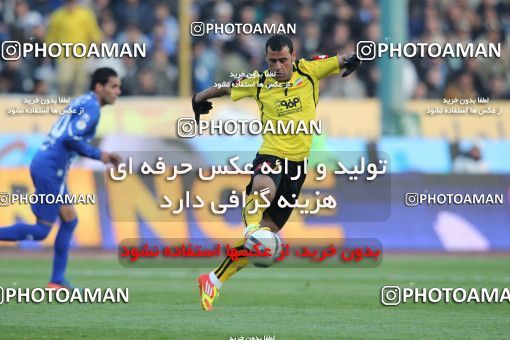 741757, Tehran, [*parameter:4*], لیگ برتر فوتبال ایران، Persian Gulf Cup، Week 18، Second Leg، Esteghlal 1 v 1 Sepahan on 2012/01/06 at Azadi Stadium