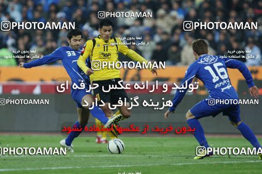740270, Tehran, [*parameter:4*], لیگ برتر فوتبال ایران، Persian Gulf Cup، Week 18، Second Leg، Esteghlal 1 v 1 Sepahan on 2012/01/06 at Azadi Stadium