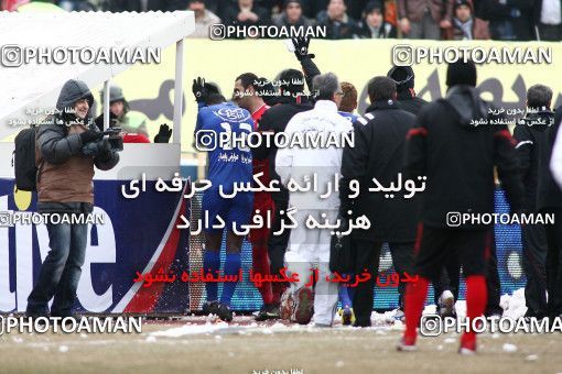 740172, لیگ برتر فوتبال ایران، Persian Gulf Cup، Week 23، Second Leg، 2012/01/29، Tabriz، Yadegar-e Emam Stadium، Tractor Sazi 0 - 2 Esteghlal