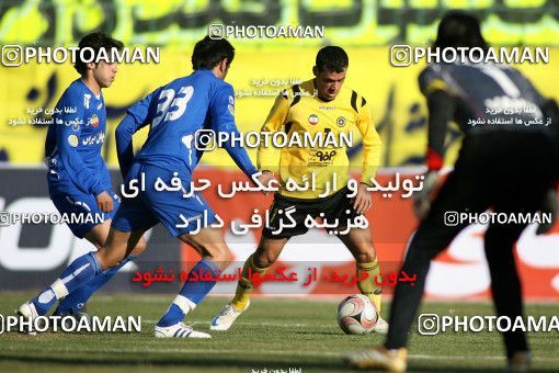 765909, Isfahan,Fooladshahr, [*parameter:4*], لیگ برتر فوتبال ایران، Persian Gulf Cup، Week 20، Second Leg، Sepahan 2 v 1 Esteghlal on 2008/12/30 at Foolad Shahr Stadium