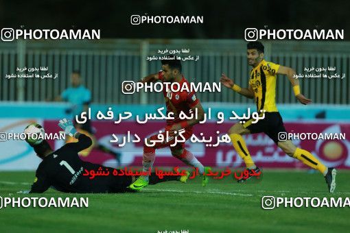 877291, Tehran, [*parameter:4*], لیگ برتر فوتبال ایران، Persian Gulf Cup، Week 8، First Leg، Naft Tehran 1 v 0 Sepahan on 2017/09/26 at Takhti Stadium