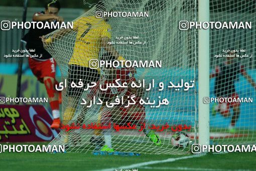 877537, Tehran, [*parameter:4*], لیگ برتر فوتبال ایران، Persian Gulf Cup، Week 8، First Leg، Naft Tehran 1 v 0 Sepahan on 2017/09/26 at Takhti Stadium