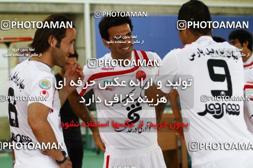 883434, Tehran, Iran, Persepolis Football Team Testing the physicsl readiness of the players on 2011/06/25 at Enghelab Sport Complex
