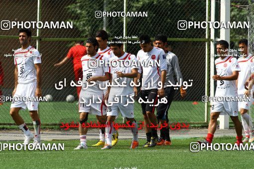 884332, جلسه تمرینی تیم فوتبال پرسپولیس, 1390/04/17, , تهران, ورزشگاه شهید درفشی فر