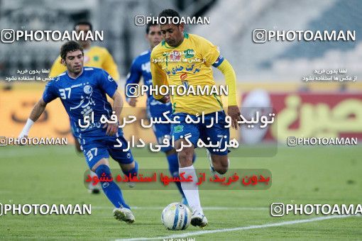 964790, لیگ برتر فوتبال ایران، Persian Gulf Cup، Week 16، First Leg، 2011/12/14، Tehran، Azadi Stadium، Esteghlal 1 - 2 Sanat Naft Abadan