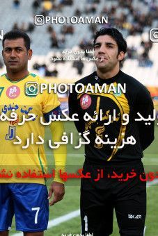 965039, لیگ برتر فوتبال ایران، Persian Gulf Cup، Week 16، First Leg، 2011/12/14، Tehran، Azadi Stadium، Esteghlal 1 - 2 Sanat Naft Abadan