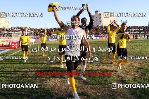 901759, Shiraz, [*parameter:4*], لیگ برتر فوتبال ایران، Persian Gulf Cup، Week 20، Second Leg، Fajr-e Sepasi Shiraz 2 v 1 Esteghlal on 2012/01/19 at Hafezieh Stadium