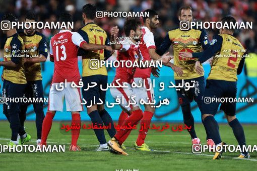 907218, Tehran, , جام حذفی فوتبال ایران, 1/16 stage, Khorramshahr Cup, Persepolis 2 v 0 Naft Tehran on 2017/10/21 at Azadi Stadium
