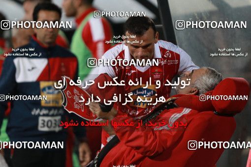 907337, Tehran, , جام حذفی فوتبال ایران, 1/16 stage, Khorramshahr Cup, Persepolis 2 v 0 Naft Tehran on 2017/10/21 at Azadi Stadium