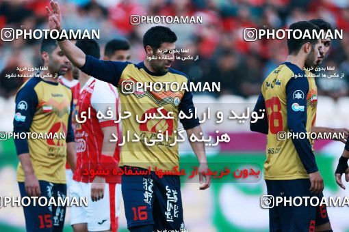915808, Tehran, , جام حذفی فوتبال ایران, 1/16 stage, Khorramshahr Cup, Persepolis 2 v 0 Naft Tehran on 2017/10/21 at Azadi Stadium