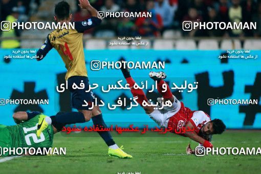 915586, Tehran, , جام حذفی فوتبال ایران, 1/16 stage, Khorramshahr Cup, Persepolis 2 v 0 Naft Tehran on 2017/10/21 at Azadi Stadium