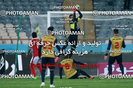 915604, Tehran, , جام حذفی فوتبال ایران, 1/16 stage, Khorramshahr Cup, Persepolis 2 v 0 Naft Tehran on 2017/10/21 at Azadi Stadium