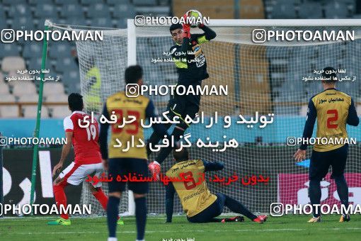 915522, Tehran, , جام حذفی فوتبال ایران, 1/16 stage, Khorramshahr Cup, Persepolis 2 v 0 Naft Tehran on 2017/10/21 at Azadi Stadium