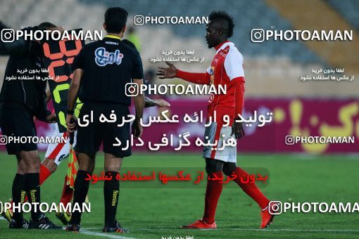 915654, Tehran, , جام حذفی فوتبال ایران, 1/16 stage, Khorramshahr Cup, Persepolis 2 v 0 Naft Tehran on 2017/10/21 at Azadi Stadium