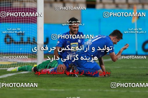 920116, Tehran, [*parameter:4*], لیگ برتر فوتبال ایران، Persian Gulf Cup، Week 11، First Leg، Esteghlal 2 v 0 Naft Tehran on 2017/10/31 at Azadi Stadium