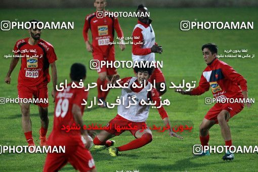 929198, Tehran, , Persepolis Football Team Training Session on 2017/11/10 at Shahid Kazemi Stadium