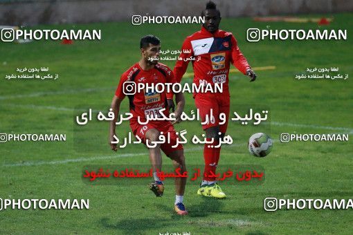 937670, Tehran, , Persepolis Football Team Training Session on 2017/11/11 at Shahid Kazemi Stadium