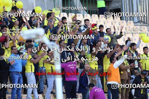 944673, لیگ برتر فوتبال ایران، Persian Gulf Cup، Week 14، First Leg، 2017/12/01، Tehran، Takhti Stadium، Naft Tehran 0 - 0 Pars Jonoubi Jam