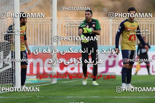 944775, Tehran, [*parameter:4*], لیگ برتر فوتبال ایران، Persian Gulf Cup، Week 14، First Leg، Naft Tehran 0 v 0 Pars Jonoubi Jam on 2017/12/01 at Takhti Stadium