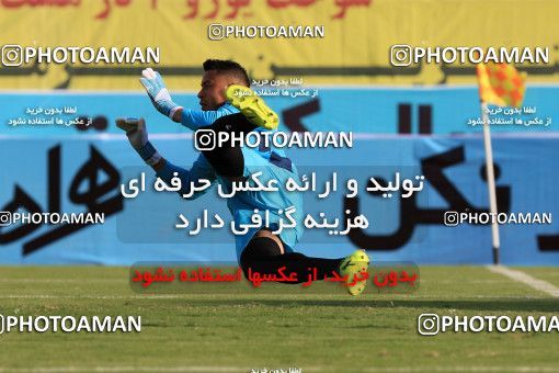 948283, Abadan, [*parameter:4*], لیگ برتر فوتبال ایران، Persian Gulf Cup، Week 13، First Leg، Sanat Naft Abadan 3 v 2 Sepahan on 2017/11/24 at Takhti Stadium Abadan