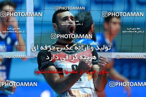 954463, Tehran, Iran, Iran Volleyball Super League، Shahid Hojaji Cup، 2017-18 season، First Leg، Week 3، Sarmayeh Bank 3 v ۱ Paykan on 2017/10/18 at Volleyball House of Tehran