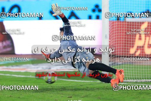 999746, Tehran, , Iranian Hazfi Cup, 1.4 round, Khorramshahr Cup, Persepolis ۱ v ۱ Sanat Naft Abadan on 2017/12/19 at Azadi Stadium