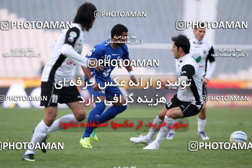 964306, Tehran, [*parameter:4*], لیگ برتر فوتبال ایران، Persian Gulf Cup، Week 14، First Leg، Esteghlal 3 v 2 Shahin Boushehr on 2011/11/24 at Azadi Stadium