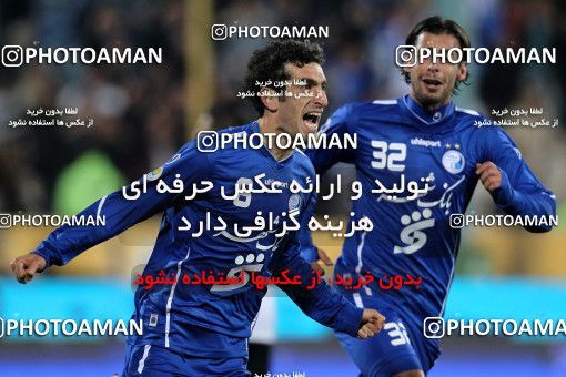 964469, Tehran, [*parameter:4*], لیگ برتر فوتبال ایران، Persian Gulf Cup، Week 14، First Leg، Esteghlal 3 v 2 Shahin Boushehr on 2011/11/24 at Azadi Stadium