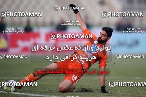 1077072, Tehran, Iran, لیگ برتر فوتبال ایران، Persian Gulf Cup، Week 15، First Leg، Saipa 1 v 0 Paykan on 2017/12/05 at Shahid Dastgerdi Stadium