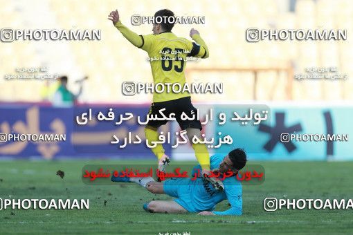 1020072, Tehran, [*parameter:4*], لیگ برتر فوتبال ایران، Persian Gulf Cup، Week 22، Second Leg، Naft Tehran 1 v 1 Paykan on 2018/02/01 at Takhti Stadium