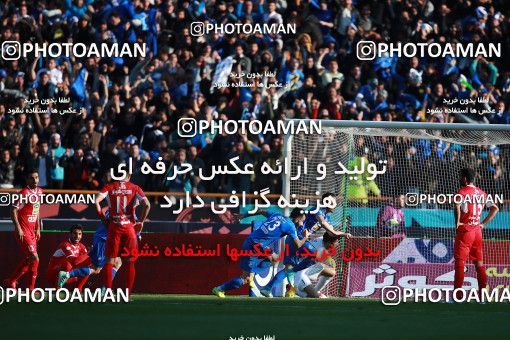 1069281, Tehran, Iran, لیگ برتر فوتبال ایران، Persian Gulf Cup، Week 25، Second Leg، Esteghlal 1 v 0 Persepolis on 2018/03/01 at Azadi Stadium