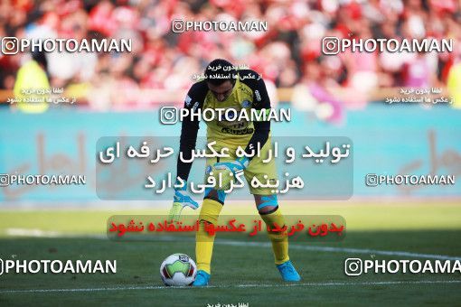 1069364, Tehran, Iran, لیگ برتر فوتبال ایران، Persian Gulf Cup، Week 25، Second Leg، Esteghlal 1 v 0 Persepolis on 2018/03/01 at Azadi Stadium
