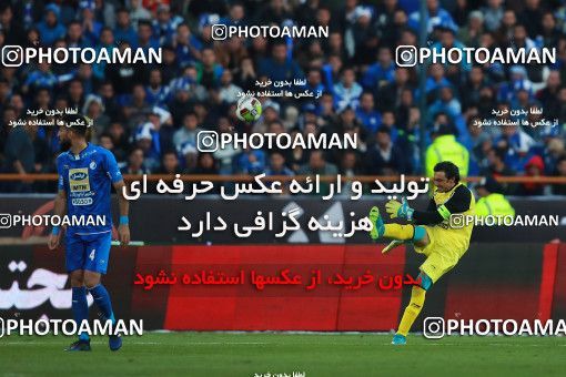 1069408, Tehran, Iran, لیگ برتر فوتبال ایران، Persian Gulf Cup، Week 25، Second Leg، Esteghlal 1 v 0 Persepolis on 2018/03/01 at Azadi Stadium