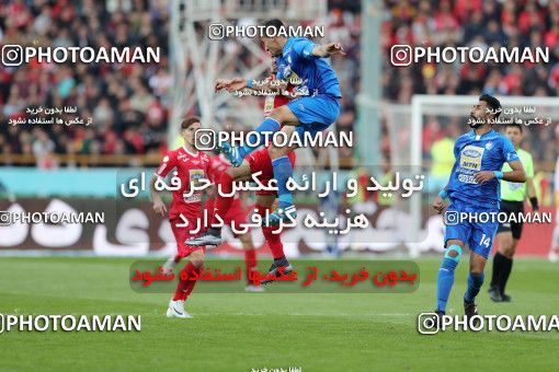 1021365, Tehran, Iran, لیگ برتر فوتبال ایران، Persian Gulf Cup، Week 25، Second Leg، Esteghlal 1 v 0 Persepolis on 2018/03/01 at Azadi Stadium