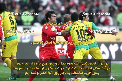 2192236, Tehran, Iran, لیگ برتر فوتبال ایران، Persian Gulf Cup، Week 24، Second Leg، 2010/01/22، Persepolis 1 - 0 Rah Ahan