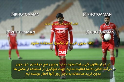 1998174, Tehran, Iran, لیگ برتر فوتبال ایران، Persian Gulf Cup، Week 11، First Leg، Persepolis 2 v 0 Zob Ahan Esfahan on 2021/12/24 at Azadi Stadium